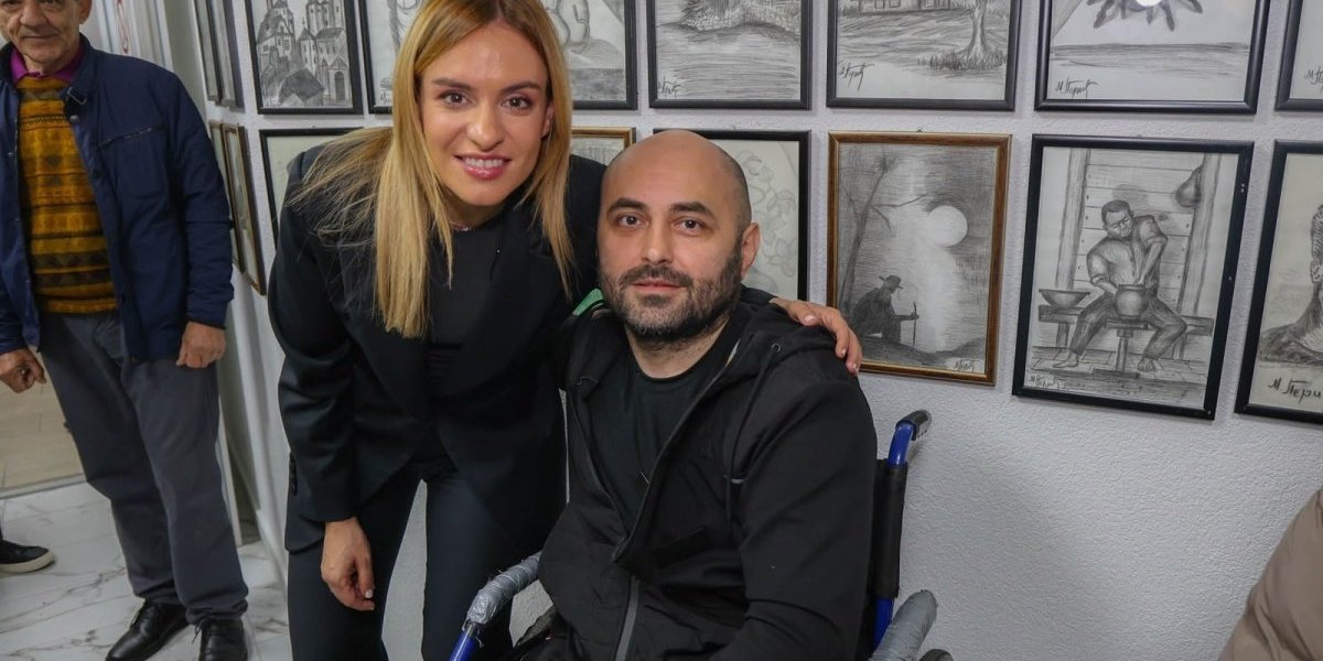 Đurđević Stamenkovski uručila specijalno kombi vozilo Udruženju "Lagator"