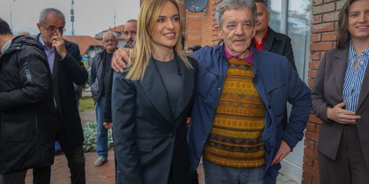 Đurđević Stamenkovski uručila specijalno kombi vozilo Udruženju "Lagator"