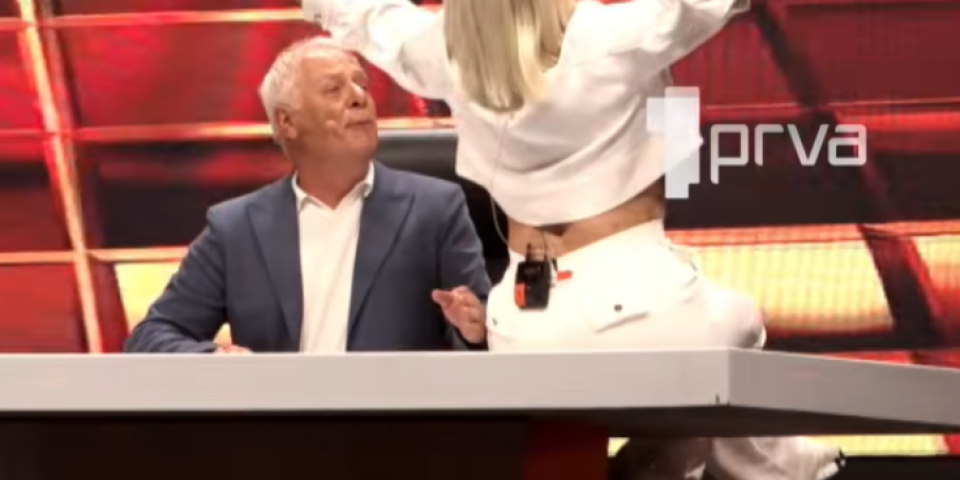 Završila na stolu direktora "Granda"! Kamera snimila zategnutu pevačicu u ekstazi - Srbi ne prestaju da bruje o ovome