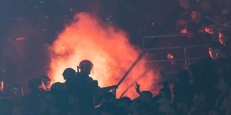Derbi u centru pažnje širom sveta: Svi pričaju o tuči navijača, ne veruju šta se desilo u Areni!