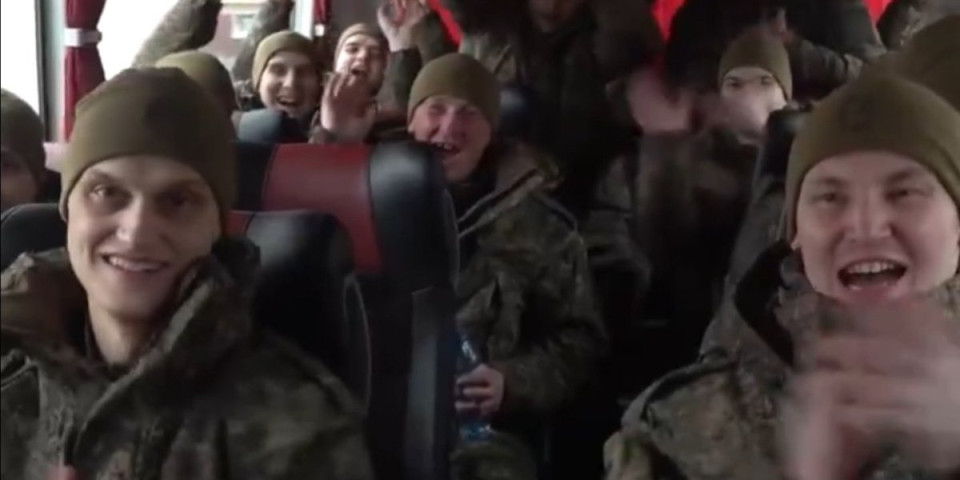 Snimak ruskih vojnika govori više od milion reči: Povratak kući nema cenu  (FOTO/VIDEO)