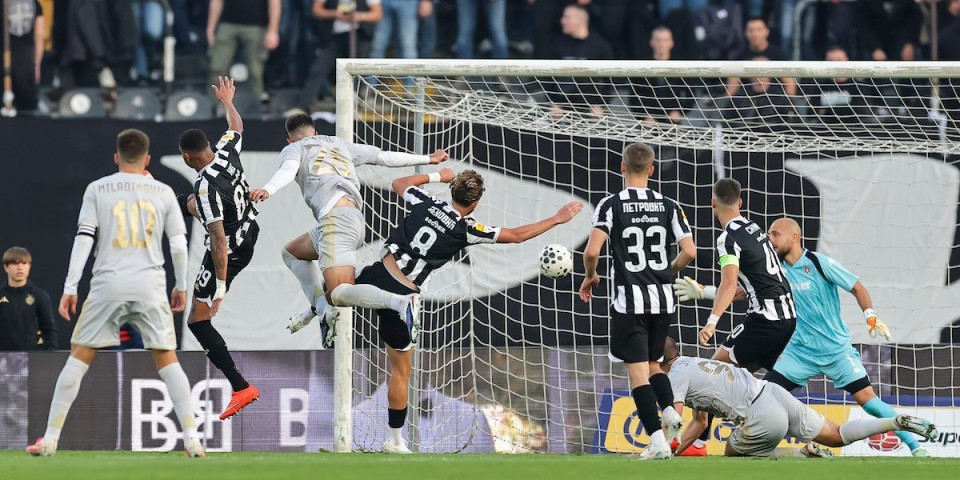 Totalni raspad sistema, Partizan samo tone: Čukarički razbio crno-bele u Humskoj za novi poraz!