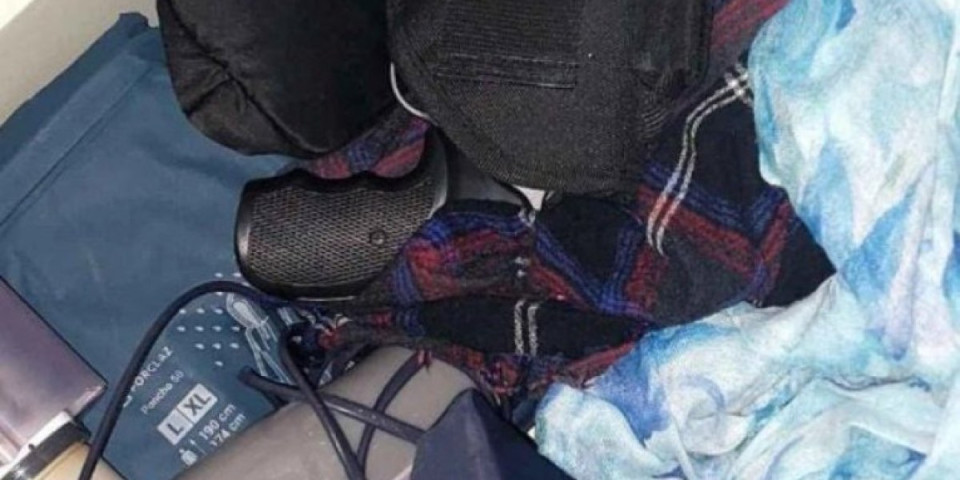Poljak pao na Preševu: Krio revolver u kamperu - Granična policija pronašla oružje i municiju