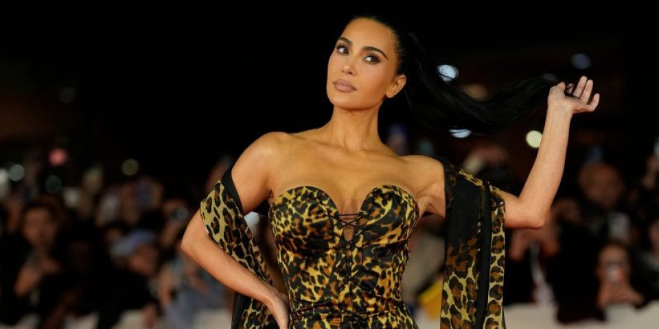 Kim Kardašijan ukrala šou: U haljini sa prorezima zapalila Rim - svi gledali u 1 detalj (VIDEO)