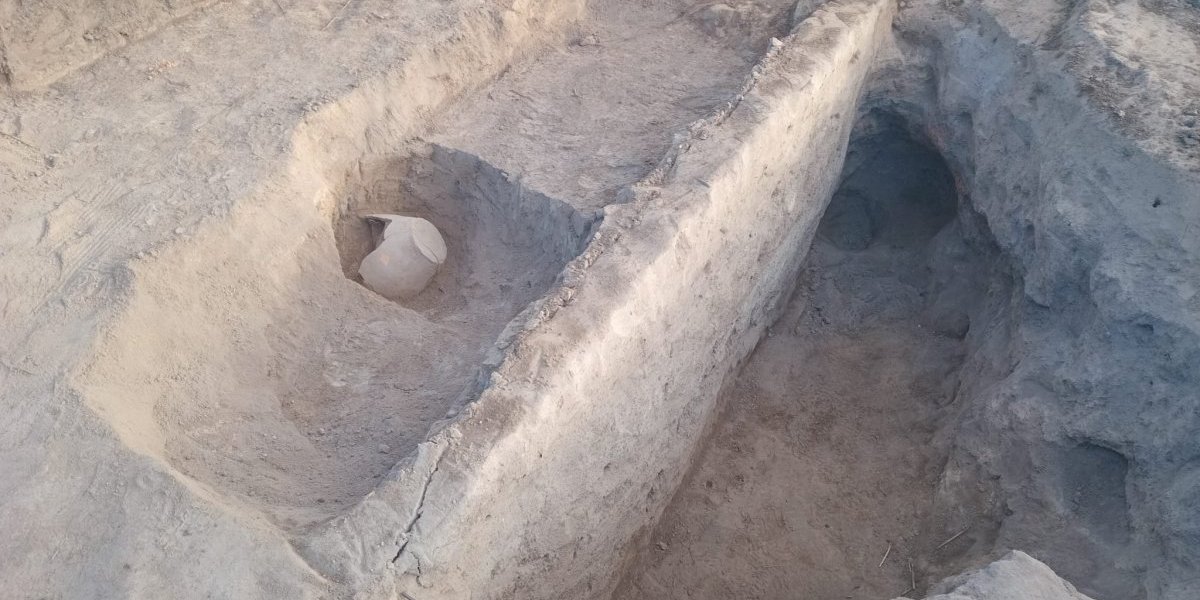 Fragment lonca u položaju u kome je otkriven unutar radnog prostora peći

