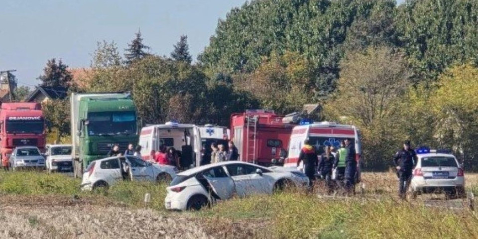 Jeziva saobraćajka na putu Sombor–Odžaci: Sve vrvi od Hitnih službi (FOTO)