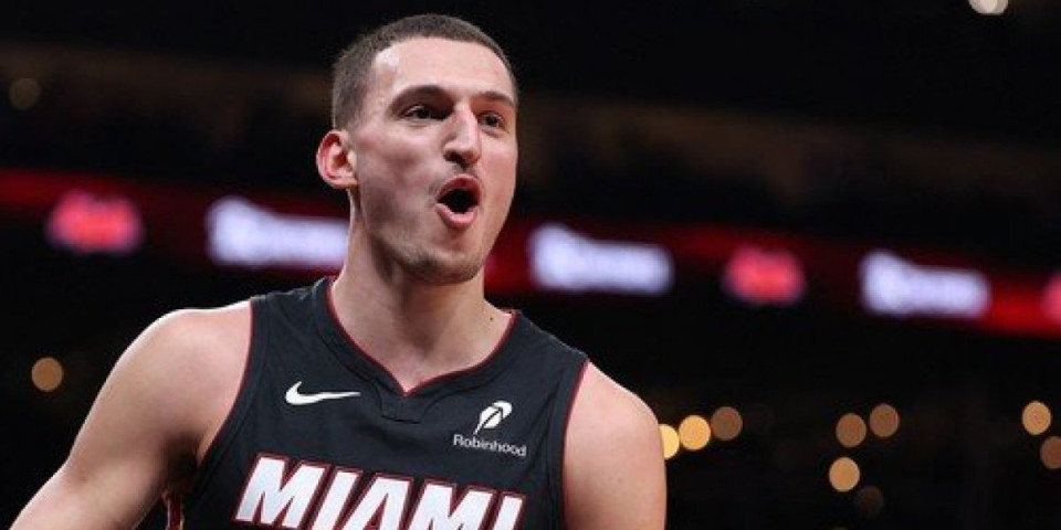 Buuuuum - Nikola pogodio sa pola terena i bacio NBA ligu u trans (VIDEO)