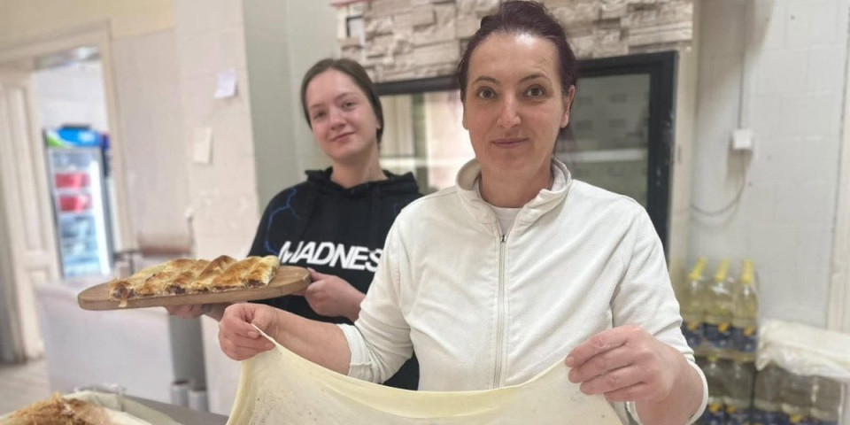 Dejana i Mira čuvaju tradiciju i otkrivaju tajnu: Ovako se pravi najlepša pita od jabuka (FOTO)