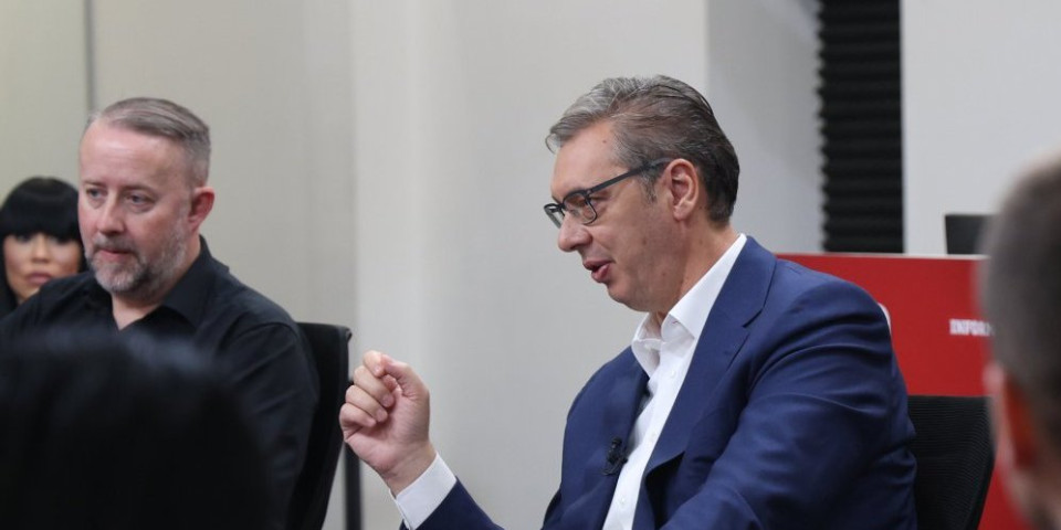 "Da u mene upere cev, smejao bih im se u lice": Vučić uživo na Informer TV zagrmeo o pretnjama, mržnji i teroru